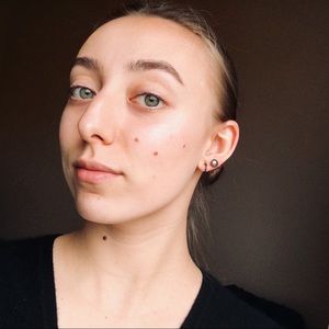 Meet your Posher, Claudia